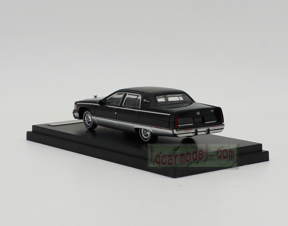 1/64 Cadillac 120th Anniversary Classic Collection 1993 FLEETWOOD BROUGHAM Diecast Model - Image 4