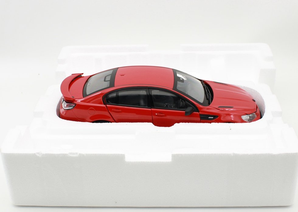 1/18 BIANTE Holden HSV GTSR HERON Diecast Collectible Car Model Red color - Image 8
