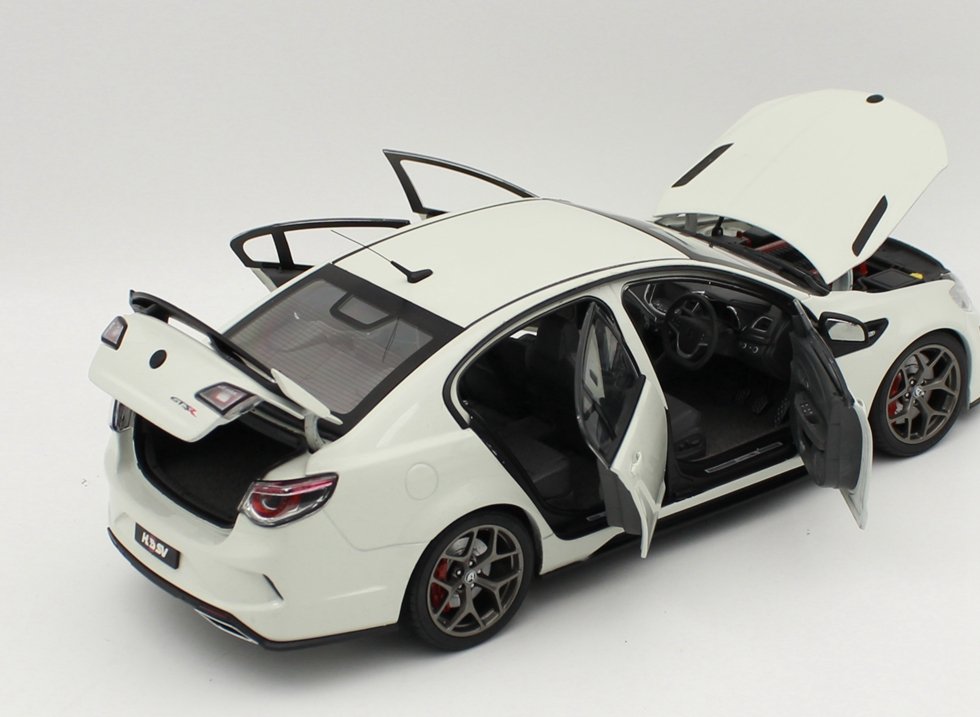 1/18 BIANTE Holden HSV GTSR HERON Diecast Collectible Car Model White color - Image 4