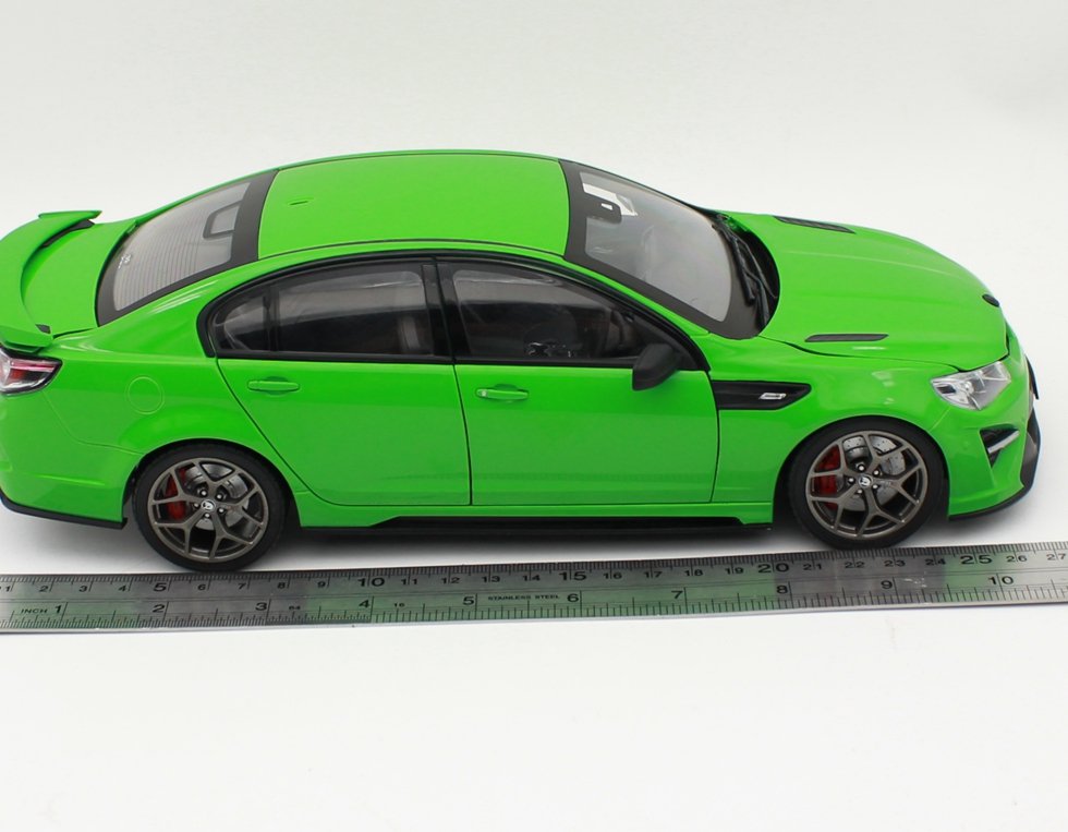 1/18 B1/18 BIANTE Holden HSV GTSR HERON Collectible Car Model Green color - Image 6