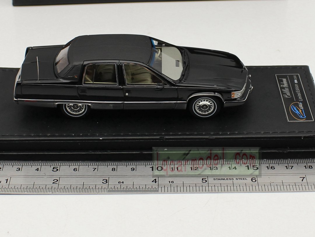 1/43 VAV 1993 Cadillac Fleetwood Brougham Car model Black color Flaw - Image 5